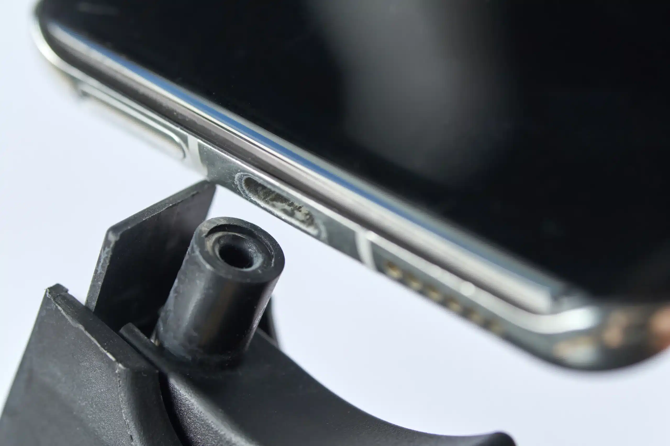 How to Tell if Your Phone Charging Port is Broken or Just Dirty